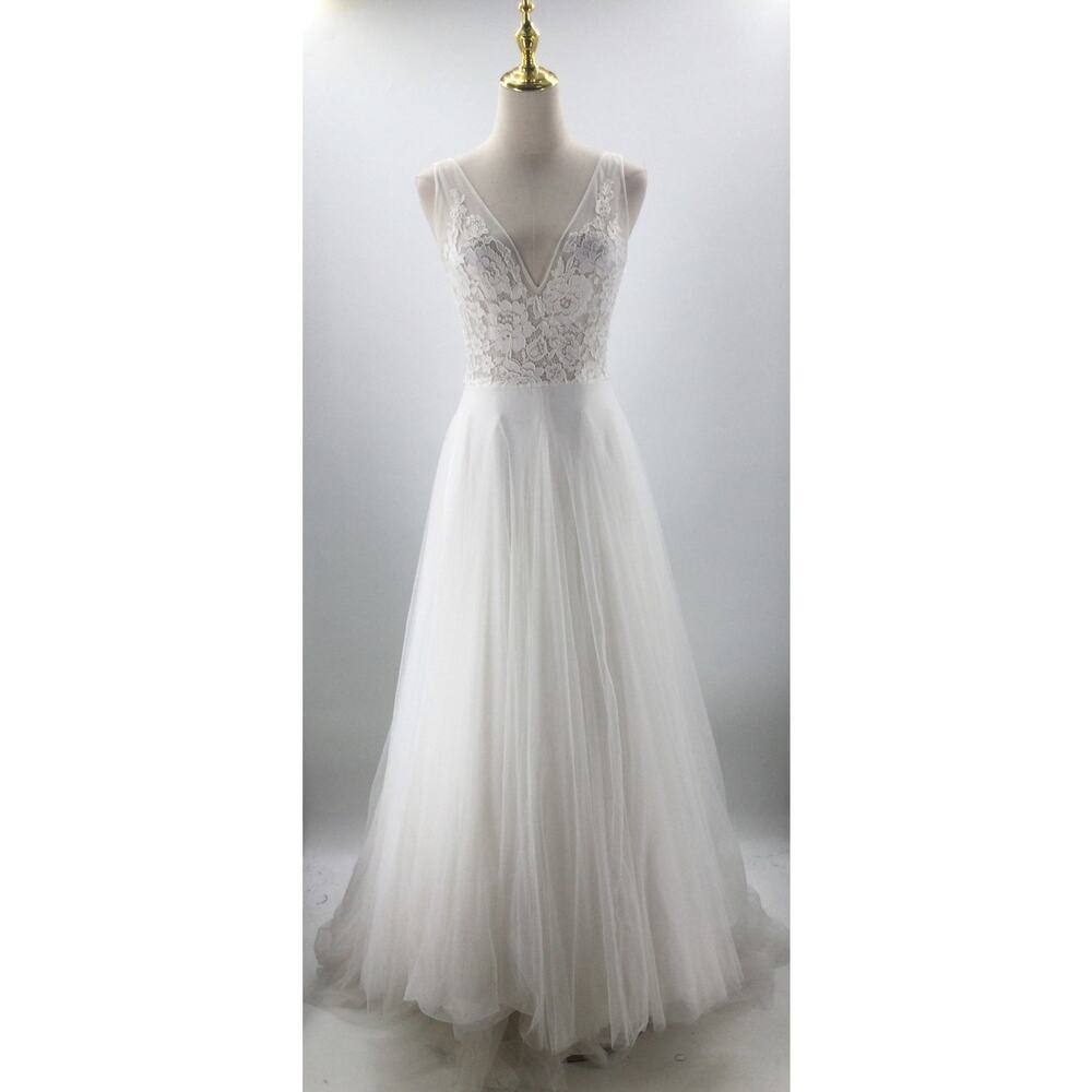 Elegant White Lace Wedding Dress